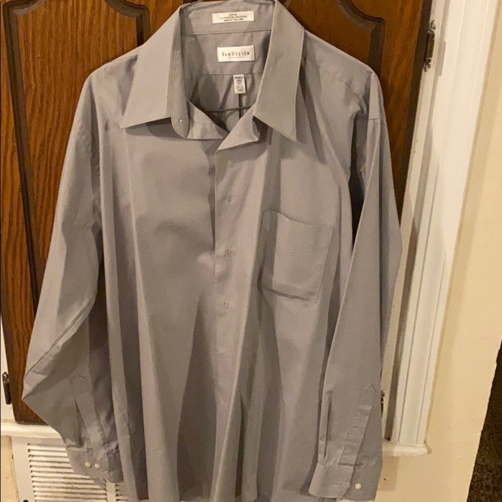 Men’s VanHeusen button up shirt!